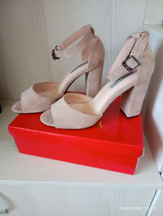 Продам босоніжки 40 розмір