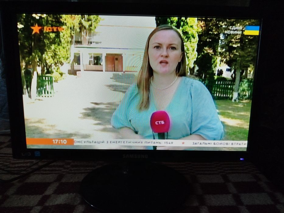 Самсунг 19дюймов