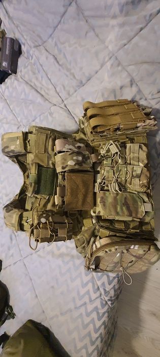Colete tático militar multicam em excelente estado