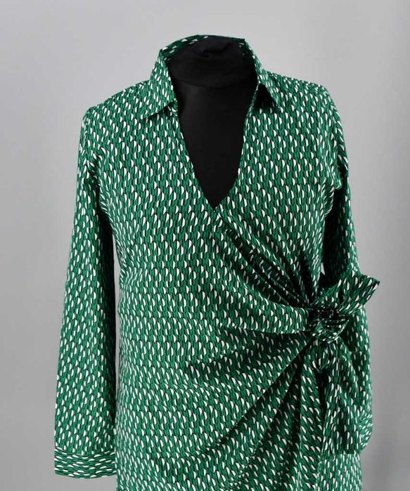 Zwiewna cienka sukienka kopertowa Bodyflirt 44 plus size print