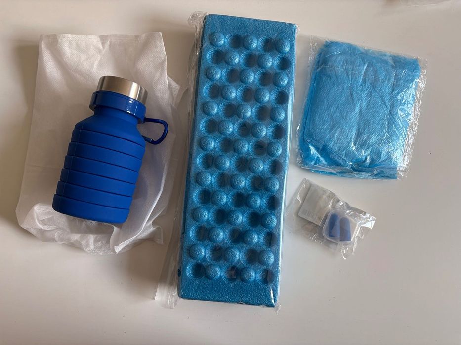 Lekki zestaw festiwalowy EDC kit, butelka na wodę, mata do siedzenia, poncho, wyposażenie: plecak awaryjny ucieczkowy survivalowy