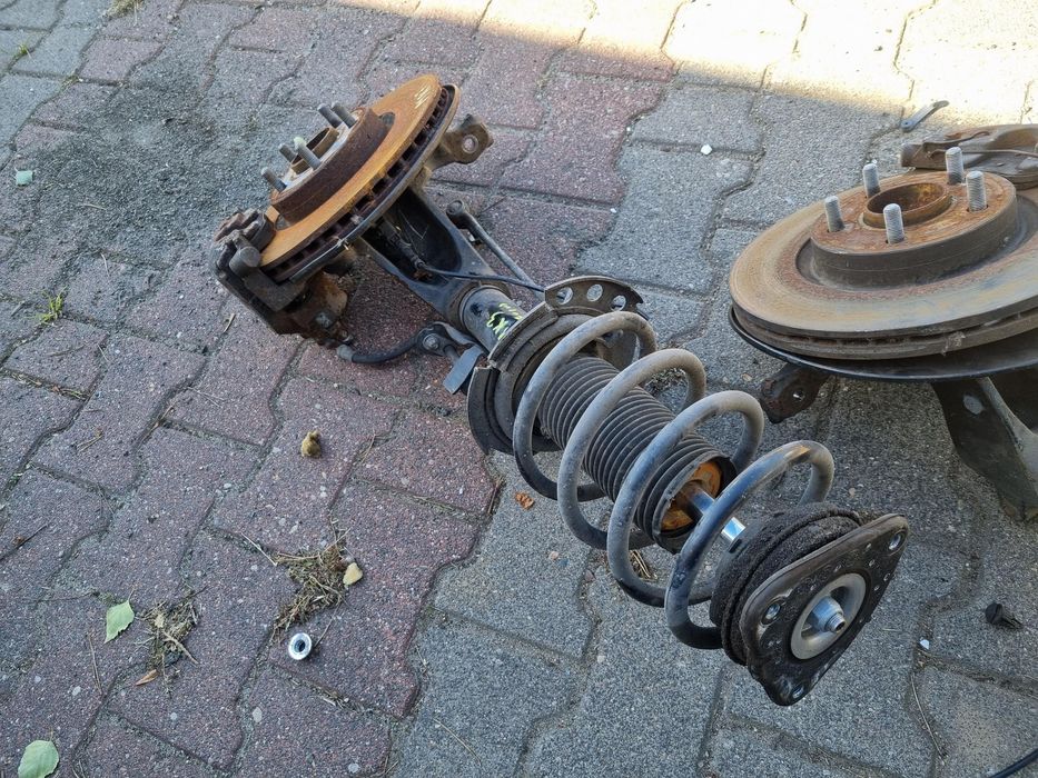 Mcperson amortyzator sprężyna prawy przód ford focus mk3 15 Eb