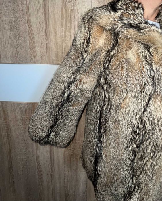 Piękne naturalne futro z kojota
