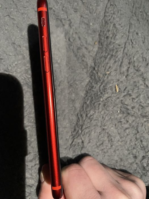 Продам айфон 8 червоний