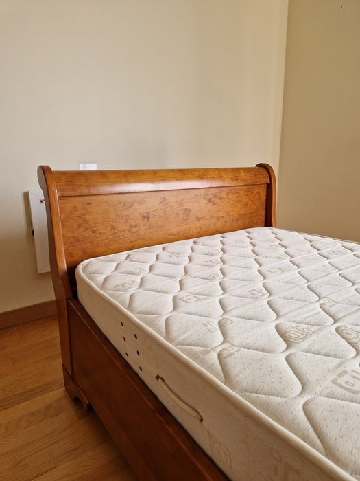 Cama individual em madeira maciça