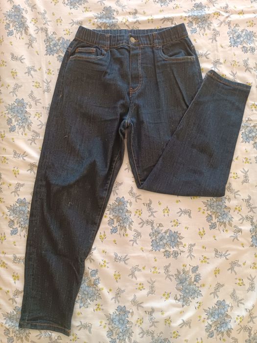 CONJUNTO de calças de ganga para rapaz