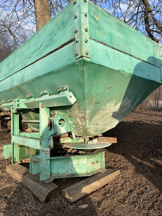 Розкидач міндобрив