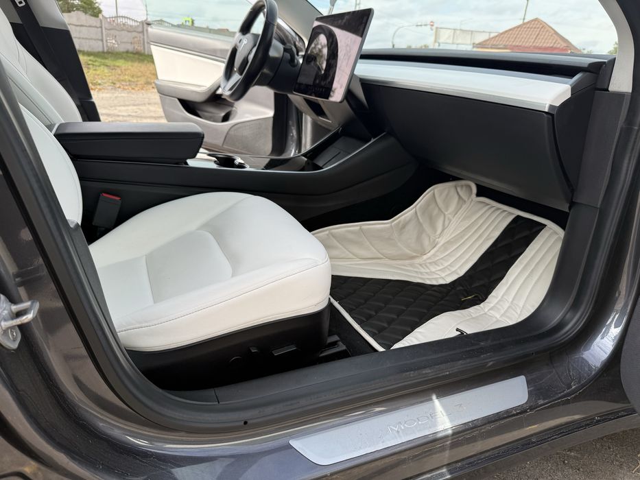 Tesla Model 3 2019 — автопілот, CCS2, Українська навігація