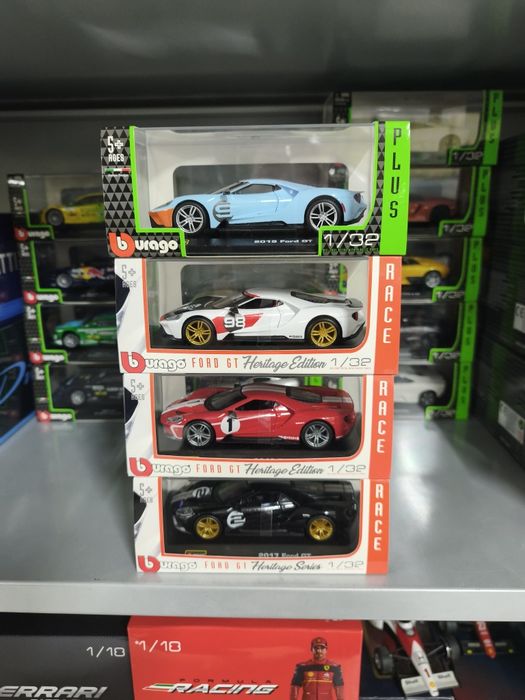 Vários Ford GT da Bburago