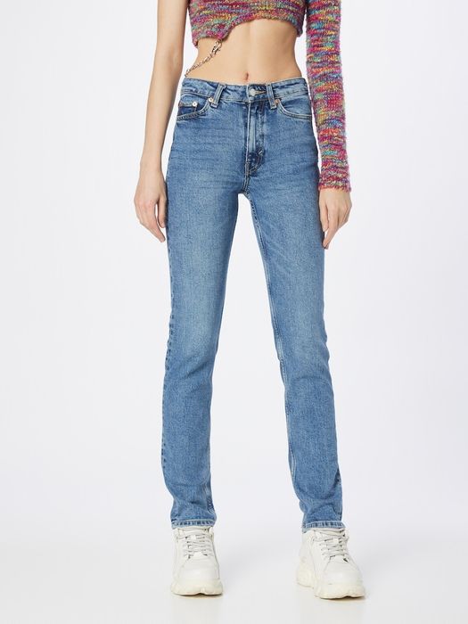 Jeansy w kolorze niebieskim