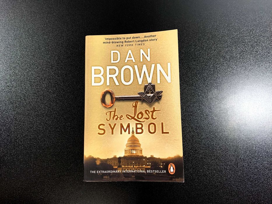 Книжка Dan Brown symbol / Ден Браун (англ, нова)