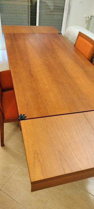 Mesa em Madeira.