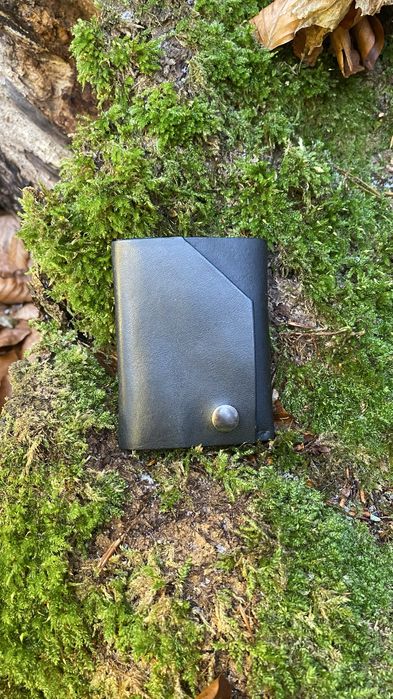 Portfel skórzany MONO – 100% ręczna robota, minimalistyczny projekt