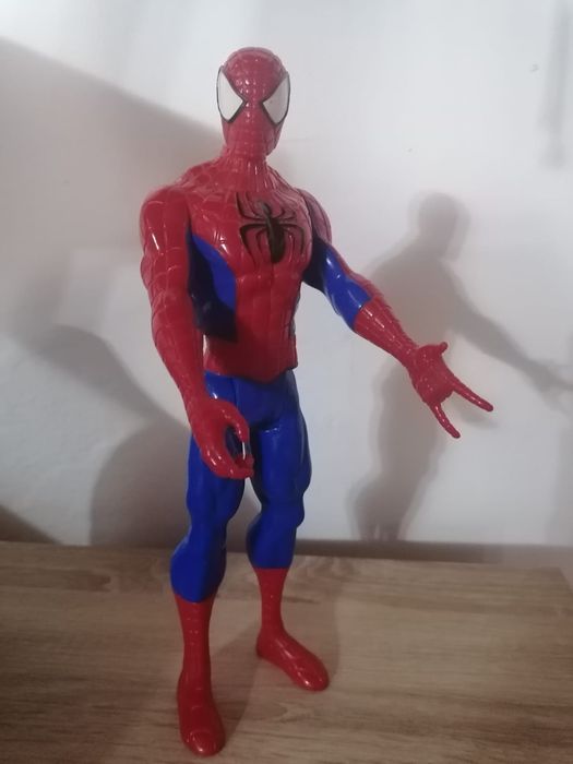 Boneco do Homem Aranha Spider Man uma figura de BD da Marvel sendo em plástico rígido e fabricação Made in China 2013

Altura 29 cm

Disponho de o