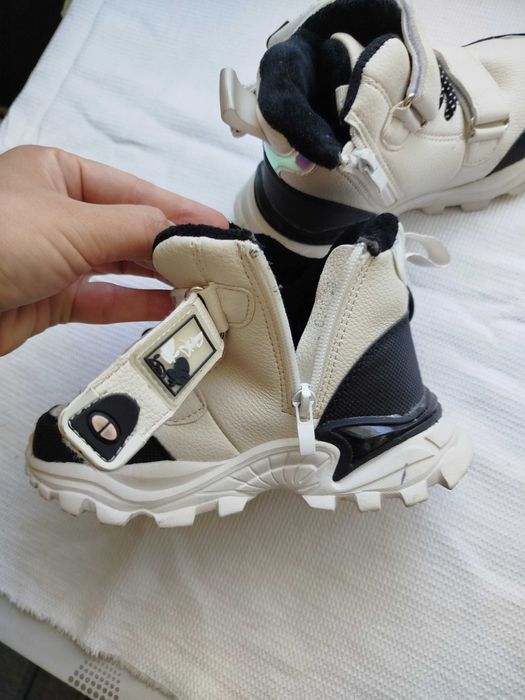 Продам тепле взуття на дівчинку