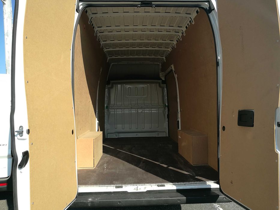 Aluguer furgão Grande Volume 20  m3, por dia desde