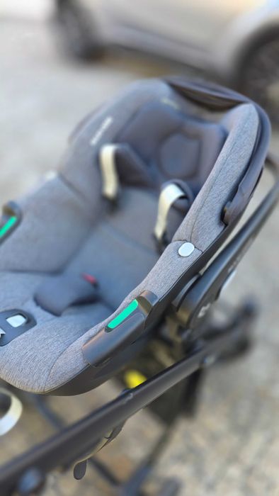 Conjunto - Carrinho, alcofa, ovo, cadeira para carro, isofix, adaptadores e cadeira refeições
