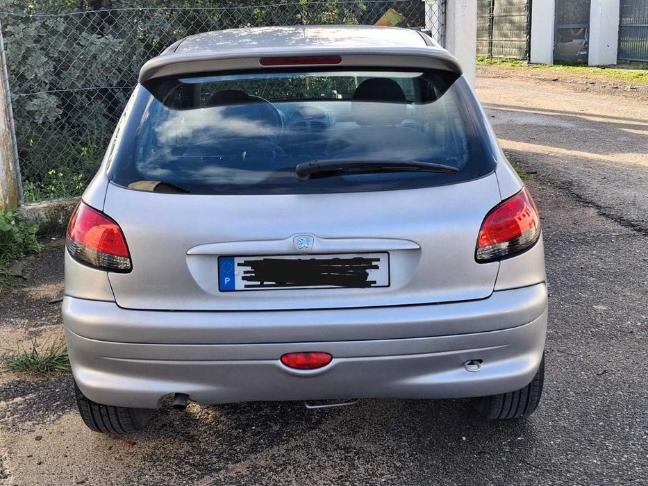 Peugeot 206 com apenas 135 mil quilómetros