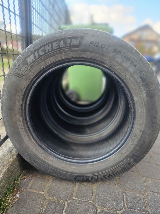 Michelin Pilot Sport 4  r18/235/60