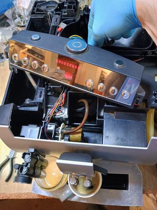 Naprawa serwis ekspresów DeLonghi Saeco Philips Siemens Nivona Bosch