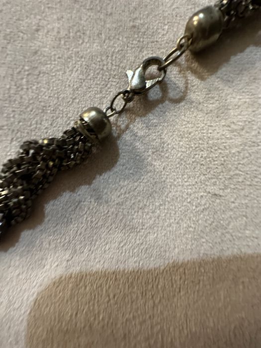 Colar em metal dourado