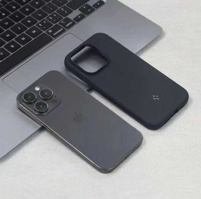 Plecki Spigen do Apple iPhone 16 Pro czarny