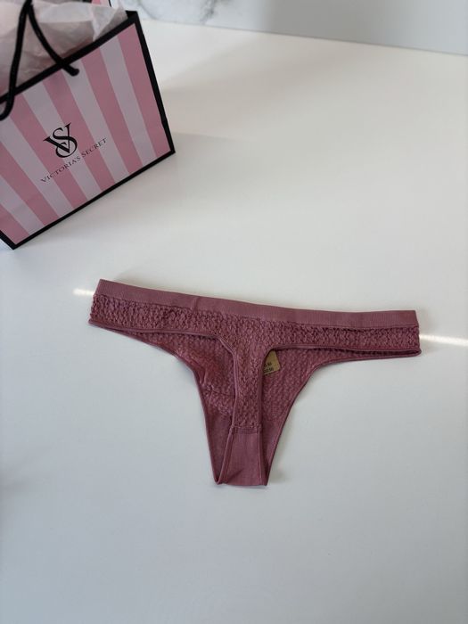 Nowe bezszwowe stringi PINK Victorias Secret S/36