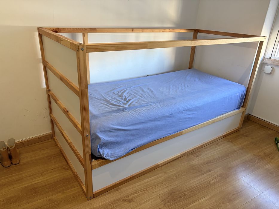 Cama KURA reversível + colchão
