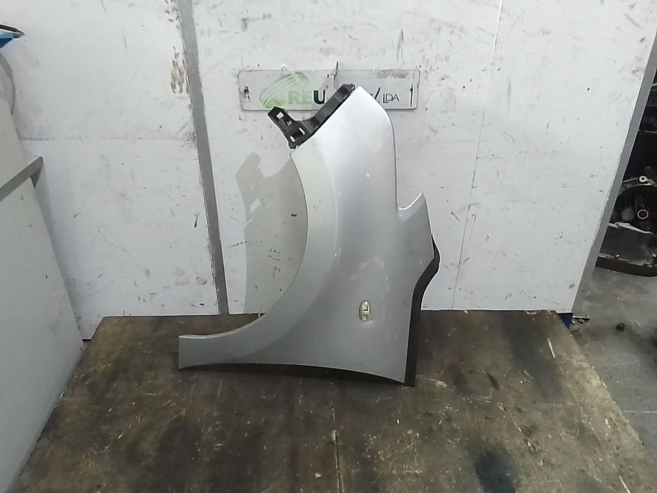 Guarda-lamas esquerdo CITROËN C3 Picasso (SH_)