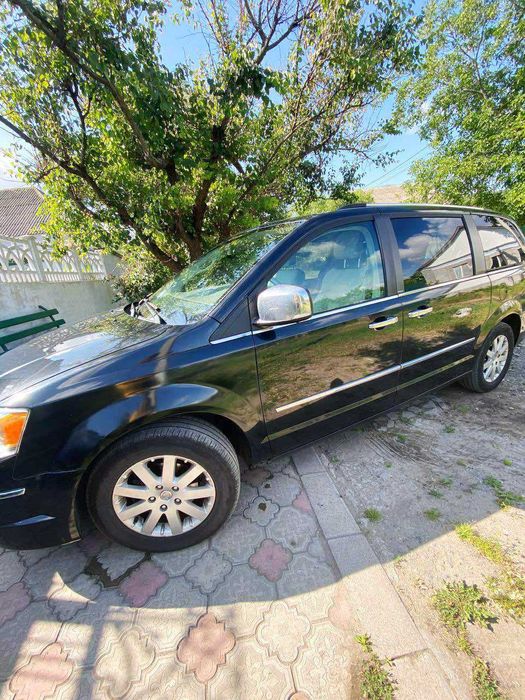 Chrysler Grand Voyager 7 МЕСТ в полной комплектации (2.8 дизель)