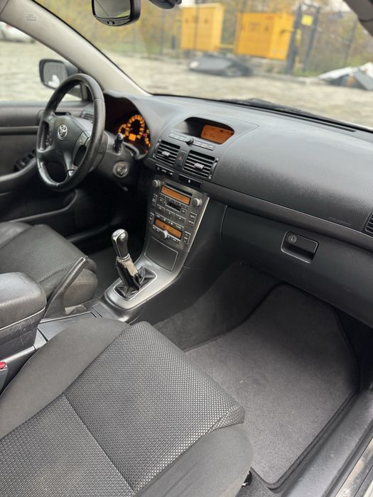 Toyota Avensis 2,0d механіка в гарному стані