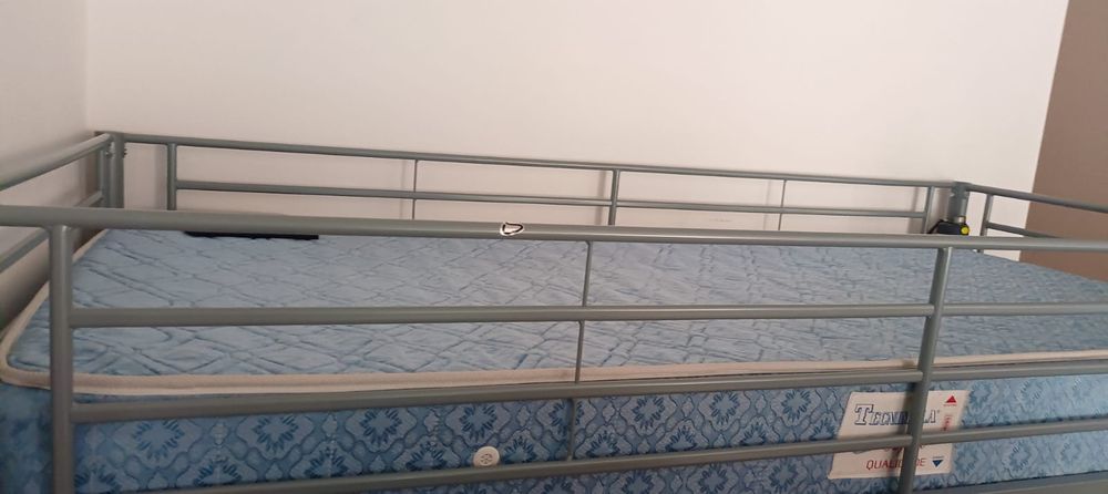 Cama-beliche semi nova