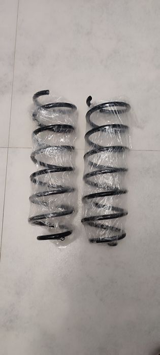 Sprężyny zawieszenia tył do Golf 3 sedan, 2 sztuki, nowe, oryginalne