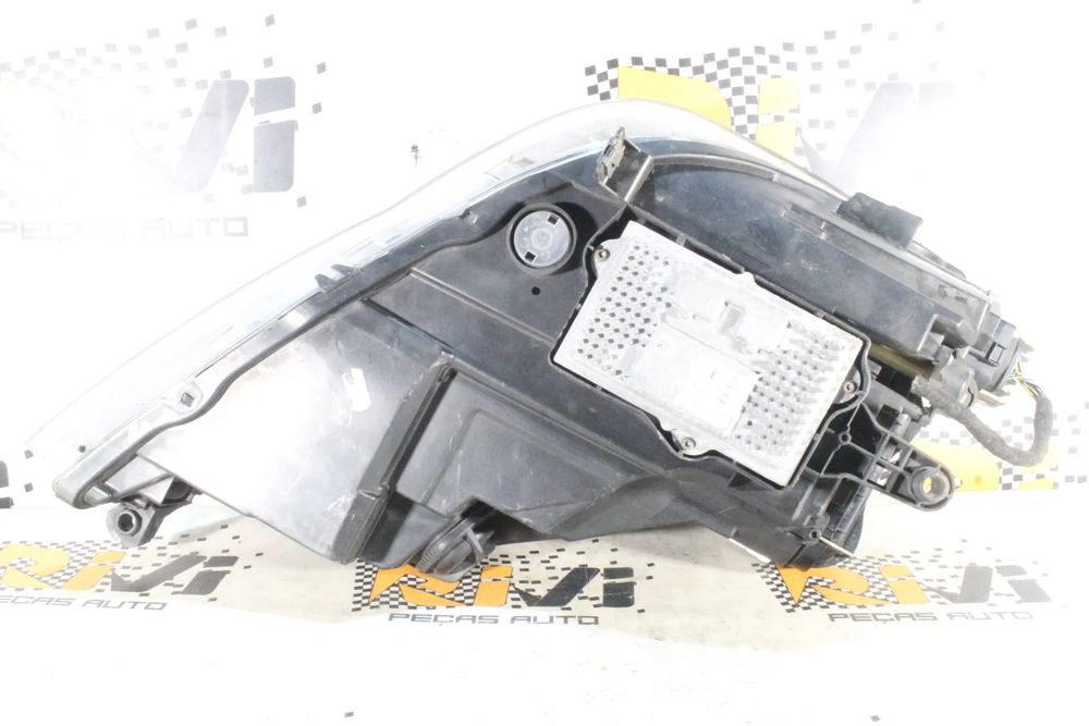 Ótica / farol esquerda SEAT Leon (5F1)