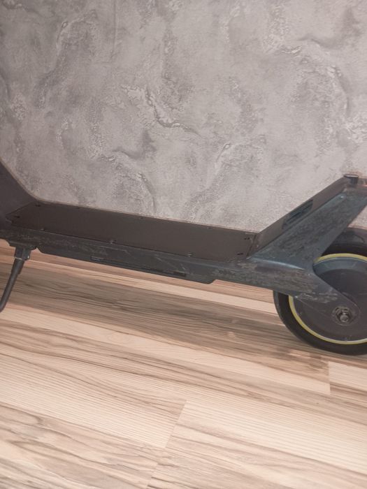 Продам електросамокат Xiaomi electric scooter 4 lite