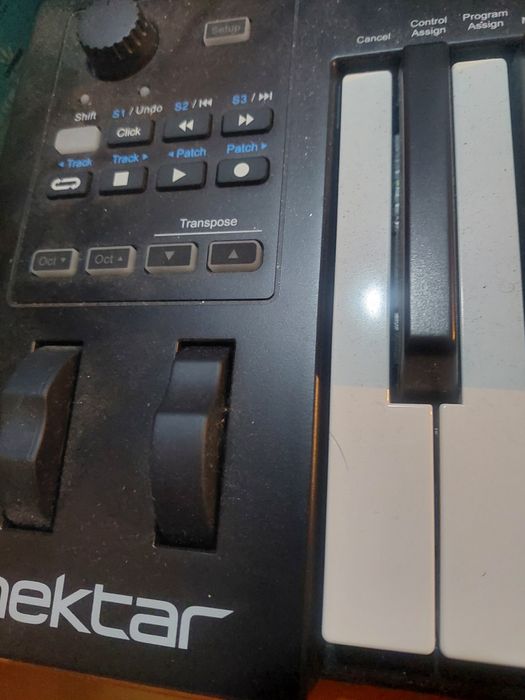Controlador MIDI Nektar 49GX