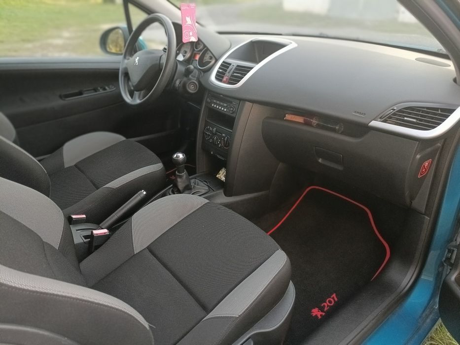 Piękny PEUGEOT 207 z niskim przebiegiem