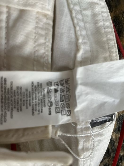 Продам білі з камінцями джинси нові!