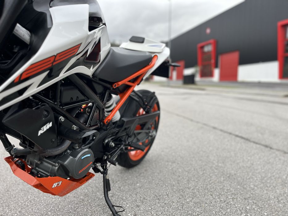 KTM DUKE 125- Edição Especial Miguel Oliveira