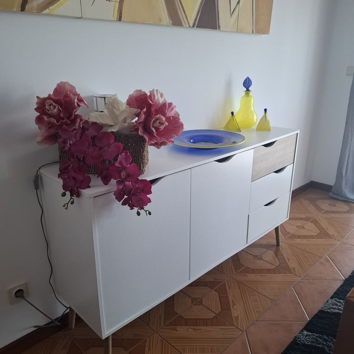 Movel aparador esta como novo