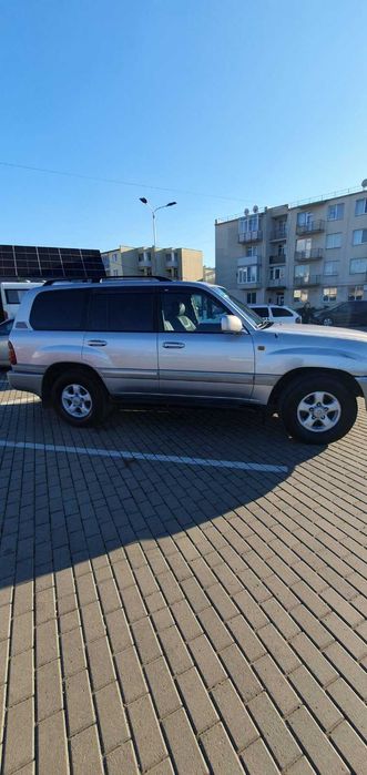 Toyota Land Cruiser 100