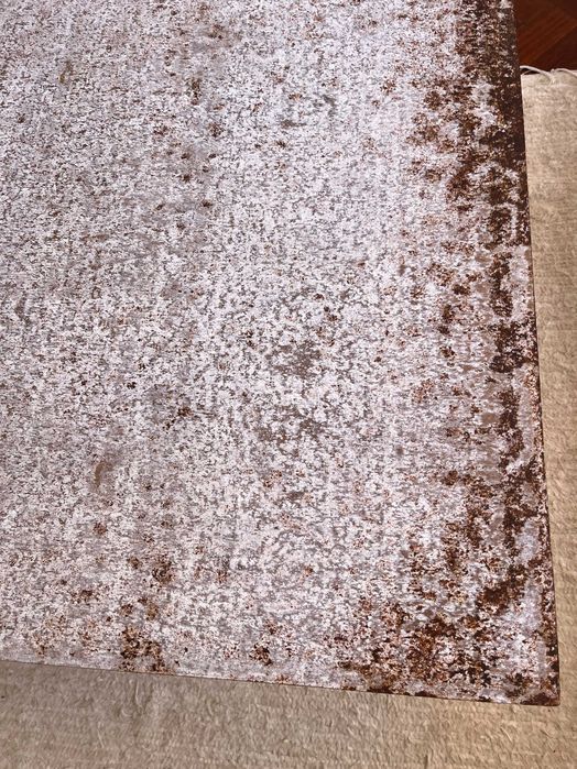 Mesa baixa quadrada de ferro e tampo de vidro