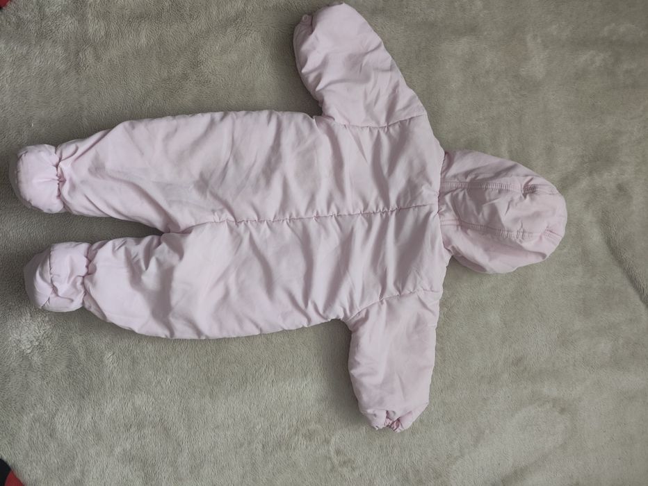 Зимний комбинезон на 6-9 месяцев