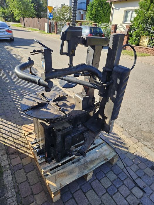 Montażownica z ramieniem