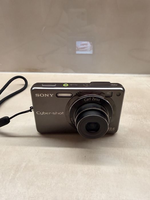 Цифровой фотоаппарат Sony DSC-W300