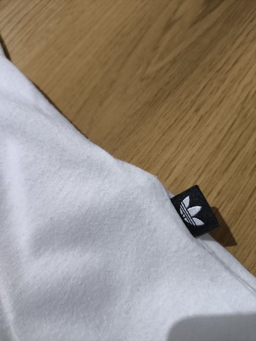 Biały T-shirt adidas S/XS