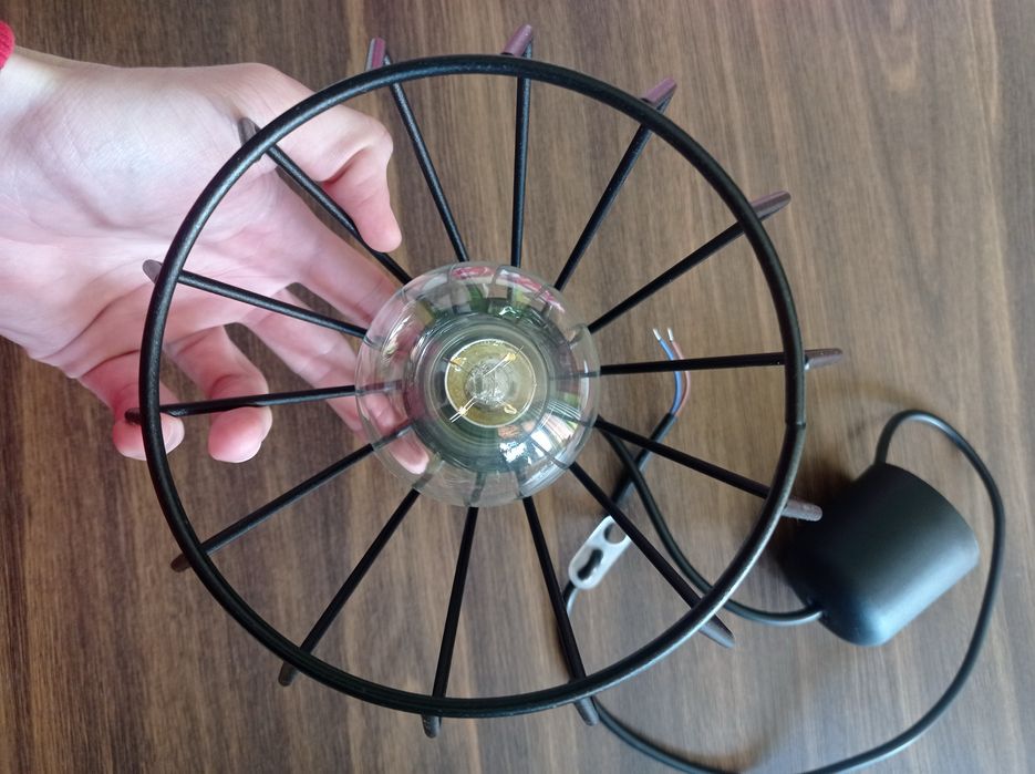 Nowa wisząca lampa z żarówką LED gratis