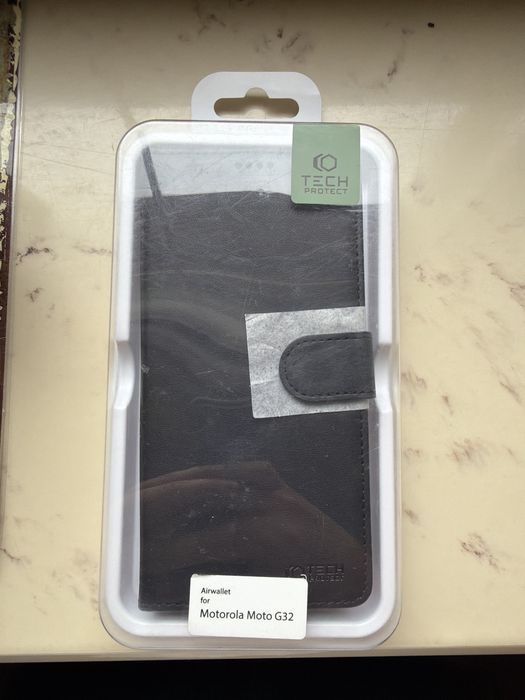 Etui Airwallet do Motorola Moto G32