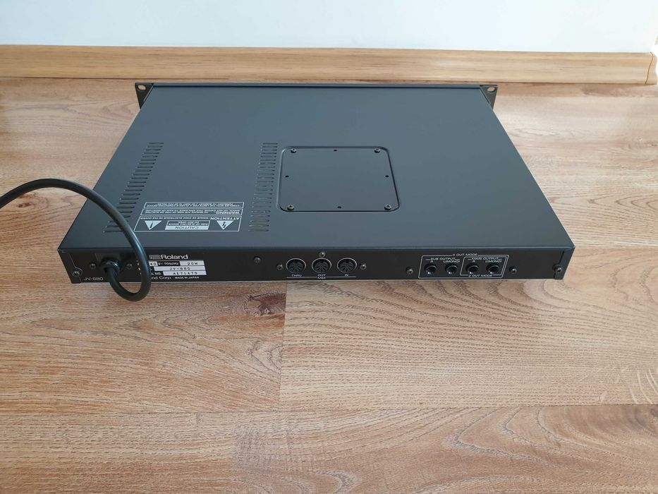 Roland jv880 syntezator
