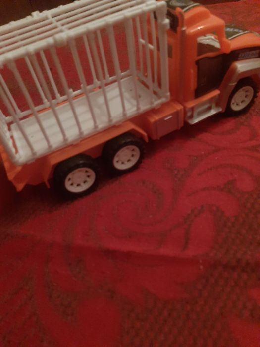 Дві дитячі машинки